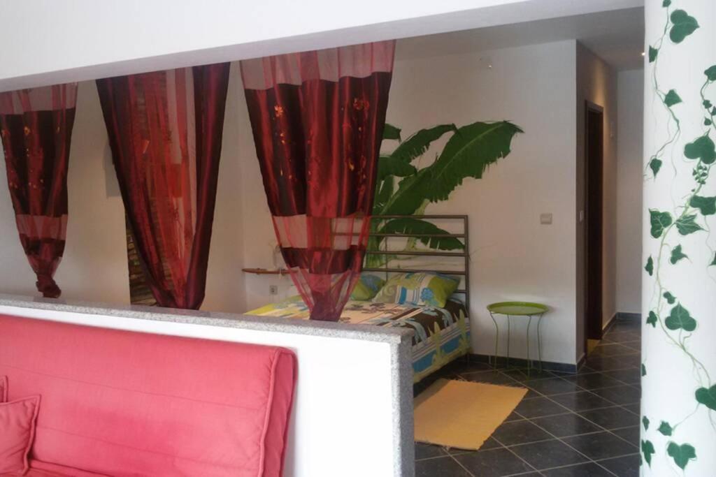 Studio Veerle Abragao Luaran gambar